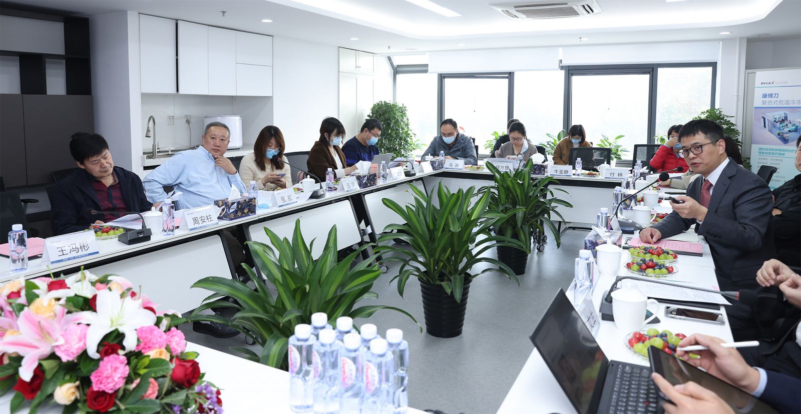 北京市科委、中關(guān)村管委會一級巡視員張虹一行蒞臨海杰亞醫(yī)療調(diào)研考察